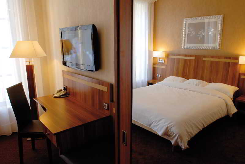 Hotel The Originals Du Grand Monarque Nantes Gare Exterior foto